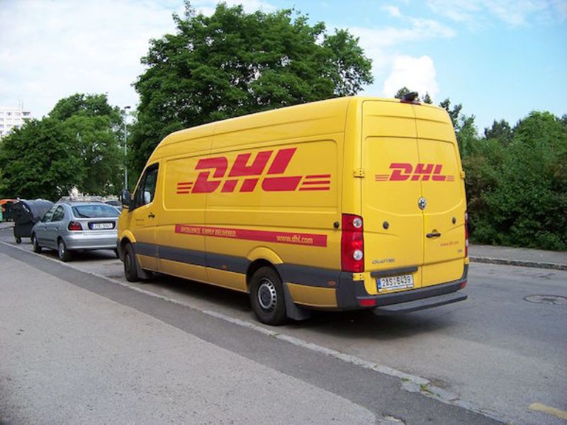 DHL配送車