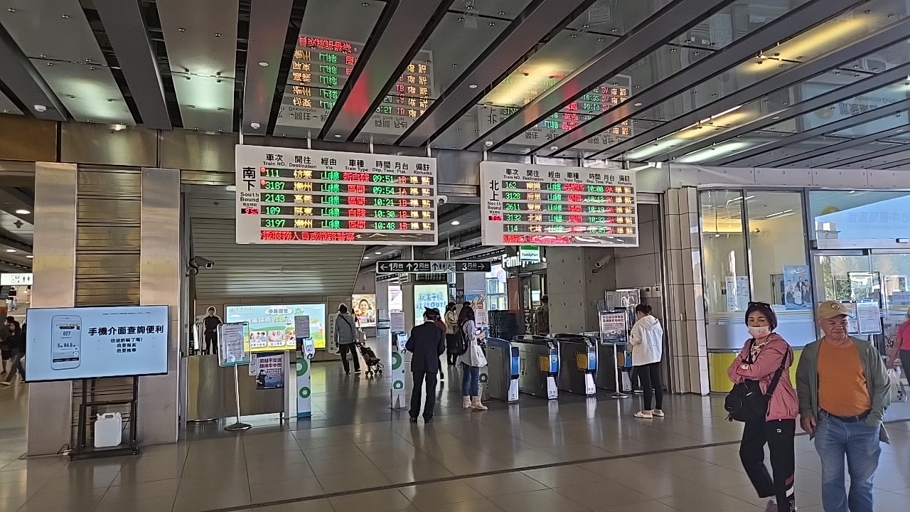 台中駅電光掲示板(中国語)