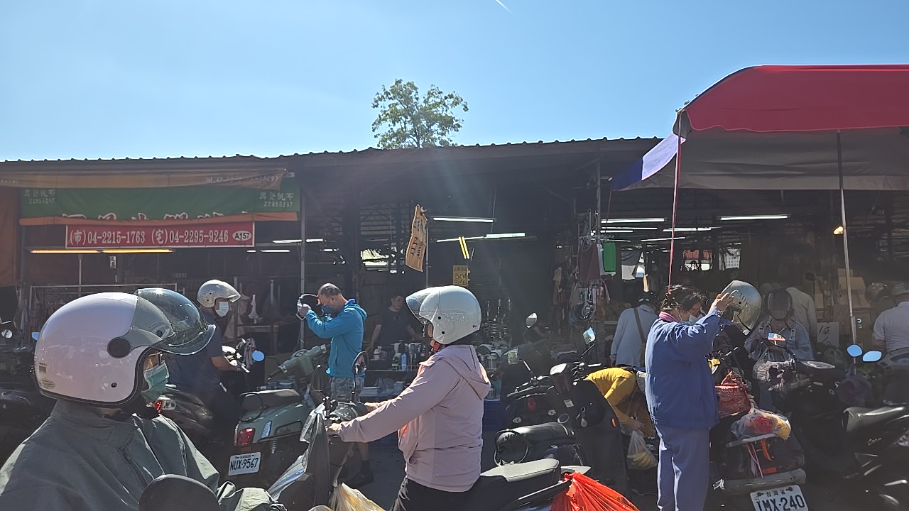 市場にある雑貨屋