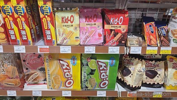 POYAのお菓子売り場の棚