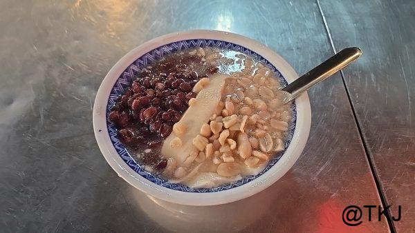 古早味豆花のミックス豆花全体写真