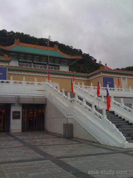 台北・国立故宮博物院の外観、壮大な中国建築の博物館