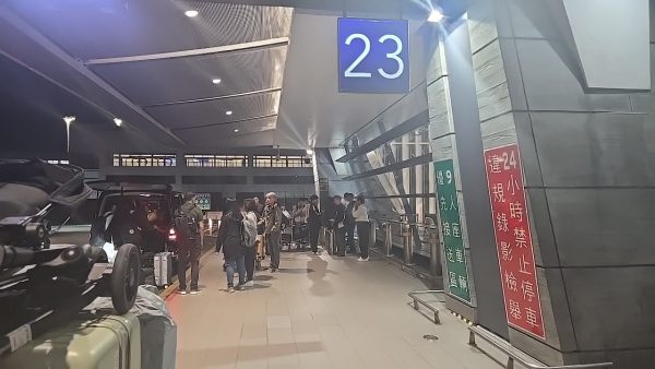 桃園空港到着ロビー喫煙所