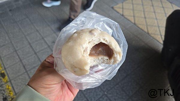 饅頭をかじった断面、餡が見える食レポ用の写真（台北）