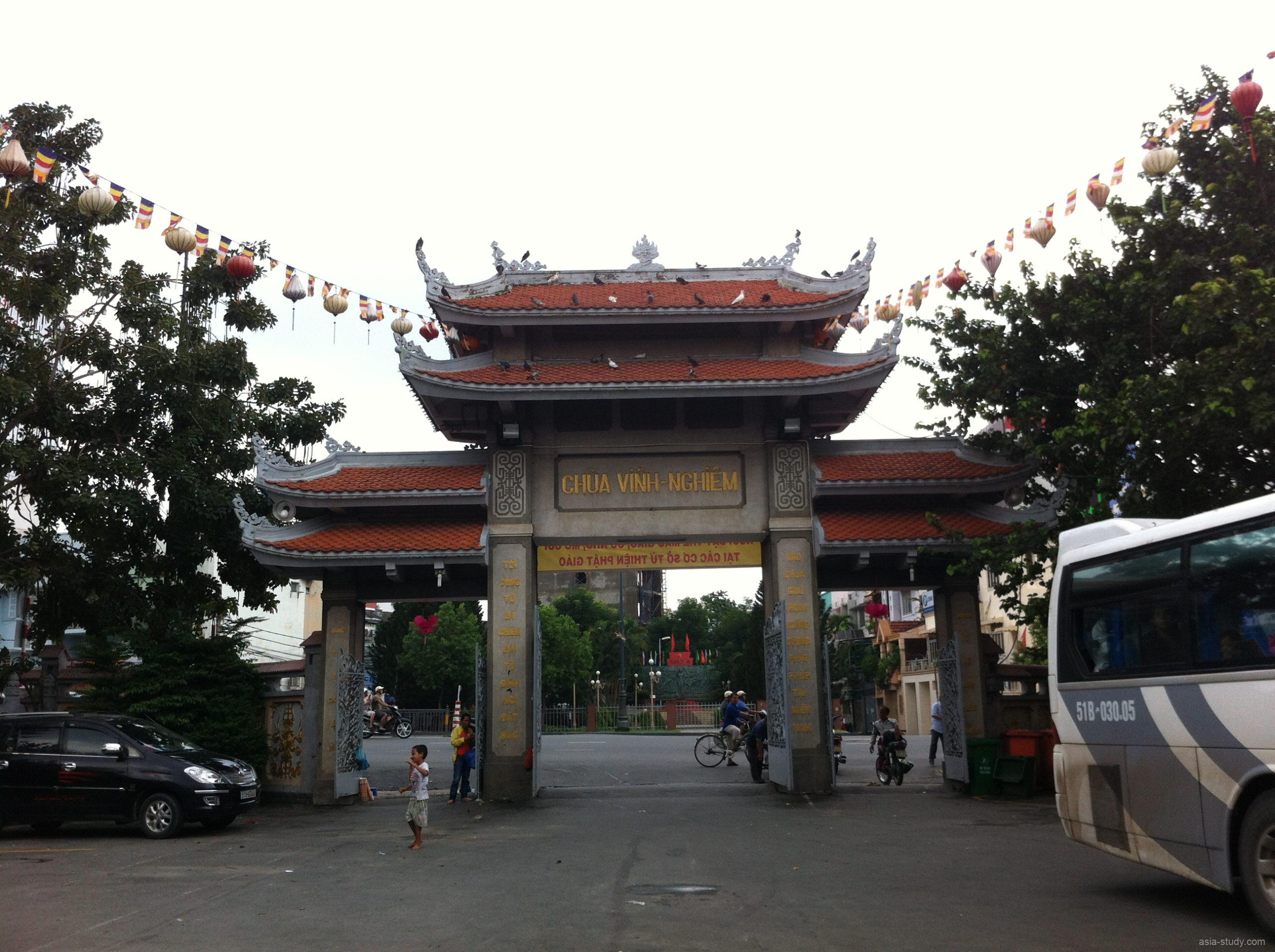 ヴィンギエム寺の門（Chùa Vĩnh Nghiêm）
