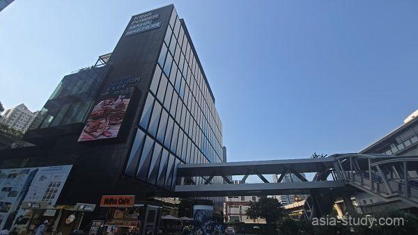 King Power Mahanakhon（キングパワー・マハナコン）隣のガラス張り建物と連絡通路