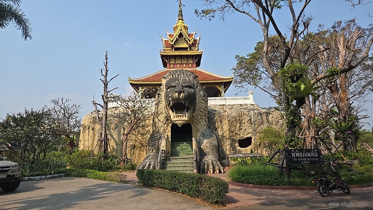 ライオンの口が入口の建物「The Ghost Museum」（アンシエント・シティ）
