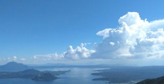 タール火山とタール湖