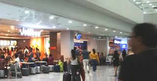 マニラ空港の到着ロビー